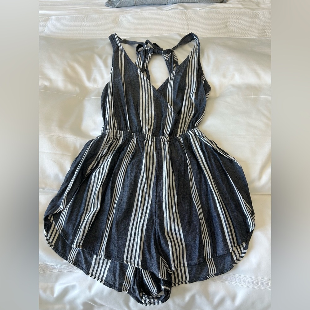 NWT Abercrombie & Fitch coverup romper. Sz large. Charcoal grey/white. Open back - Picture 16 of 16